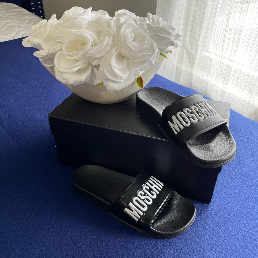 Moschino slides